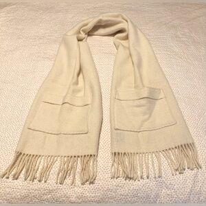 Le Petit Trousseau Inc Pocket Shawl throw wool scarf one size